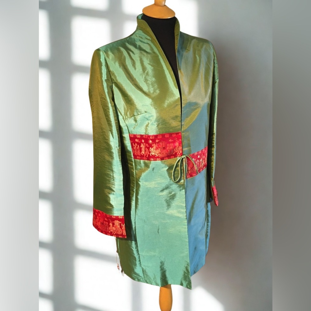 True Vintage Elegant Jade and Red SILK Women's Coat - Picture 9 of 15